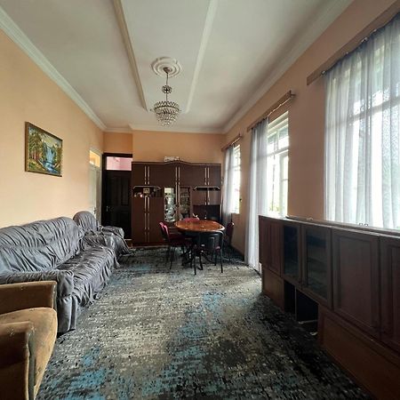 Medea'S Guest House Батумі Екстер'єр фото