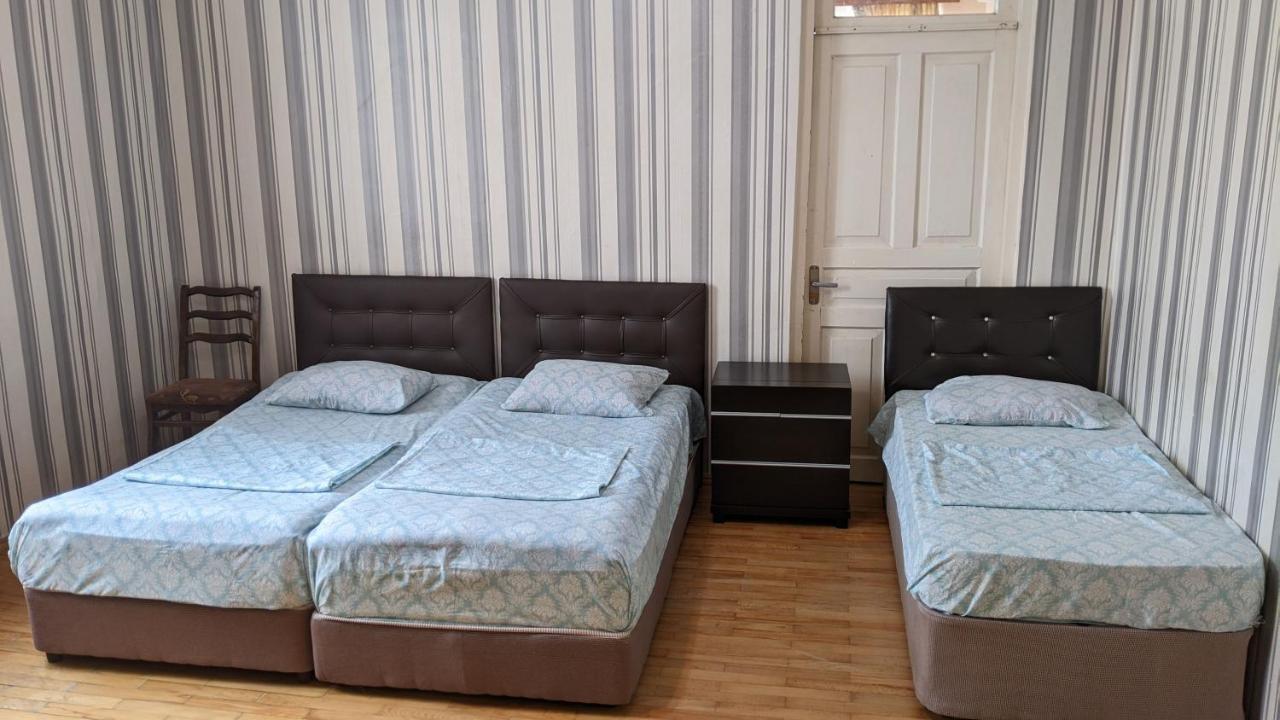 Medea'S Guest House Батумі Екстер'єр фото